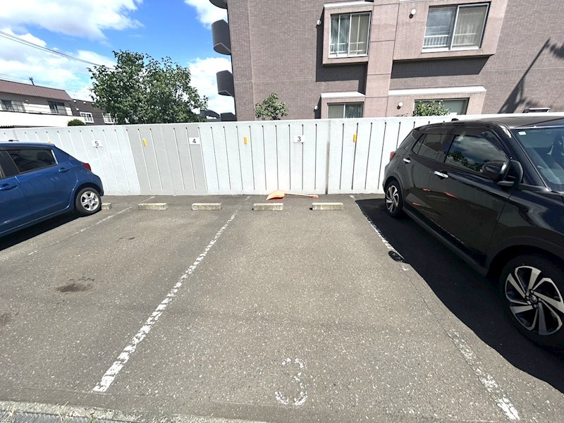 アイビーハイム福住東センターポルト 駐車場