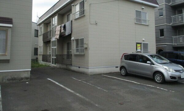 エイトハイツ 駐車場