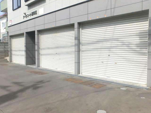 アークコート西岡Ⅲ 駐車場