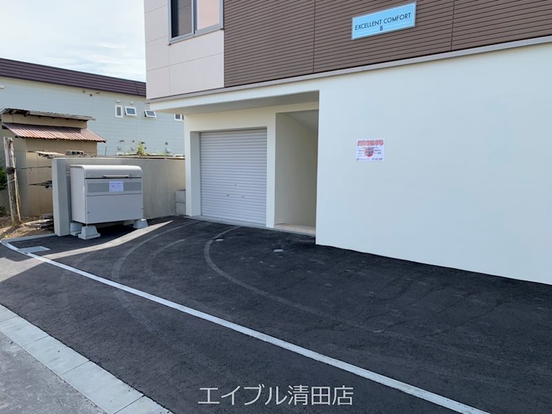 エクセレント　コンフォートB エントランス