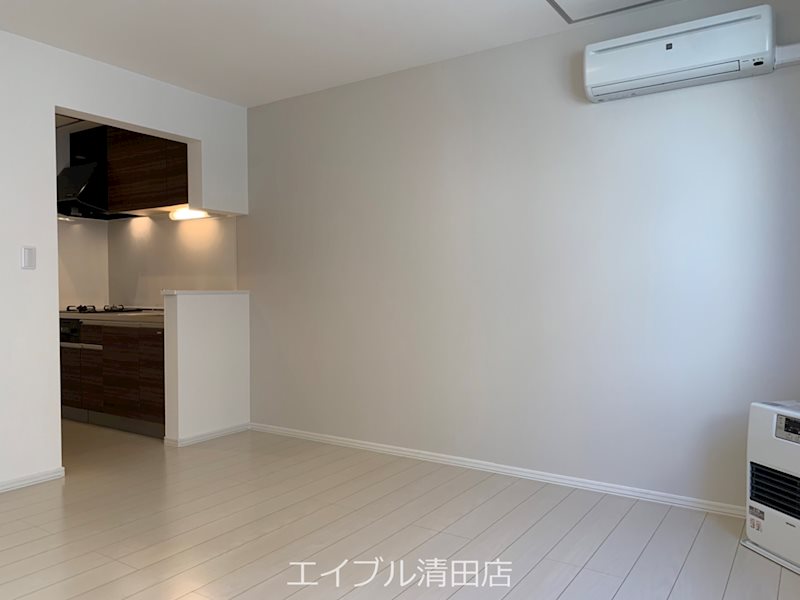 エクセレント　コンフォートB リビング