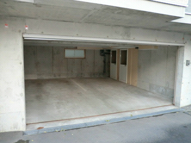ヴィレッジ福住 駐車場