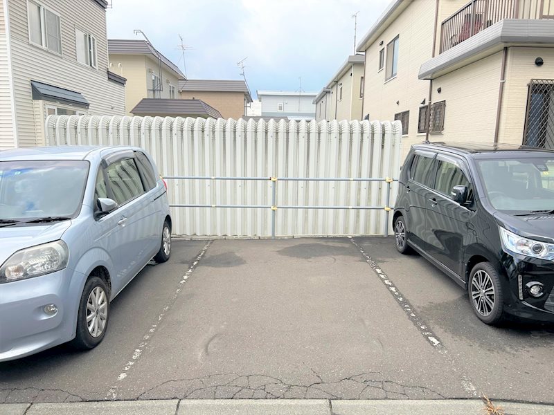 カトレアＡ 駐車場