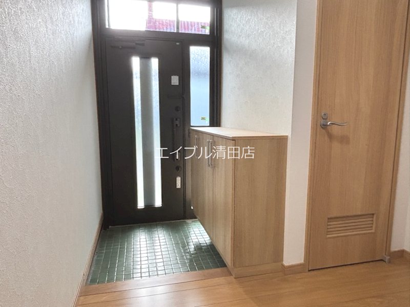 川沿1-6貸家 玄関