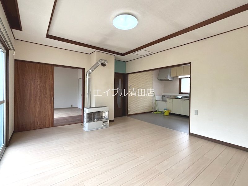 川沿1条6丁目　貸家 リビング