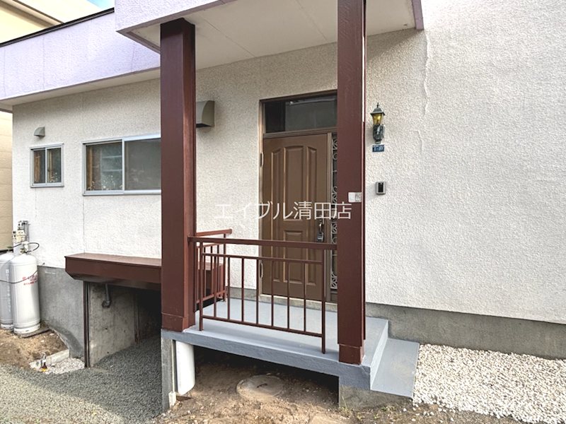 川沿1条6丁目　貸家 エントランス