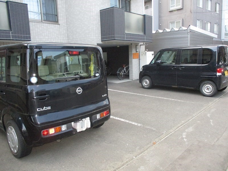 トライフォース12 駐車場