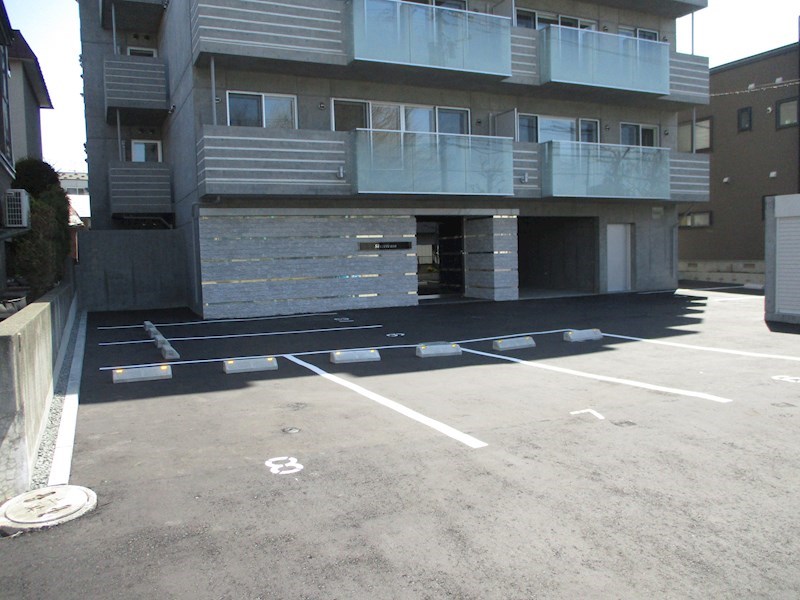 シンシア北8条 駐車場