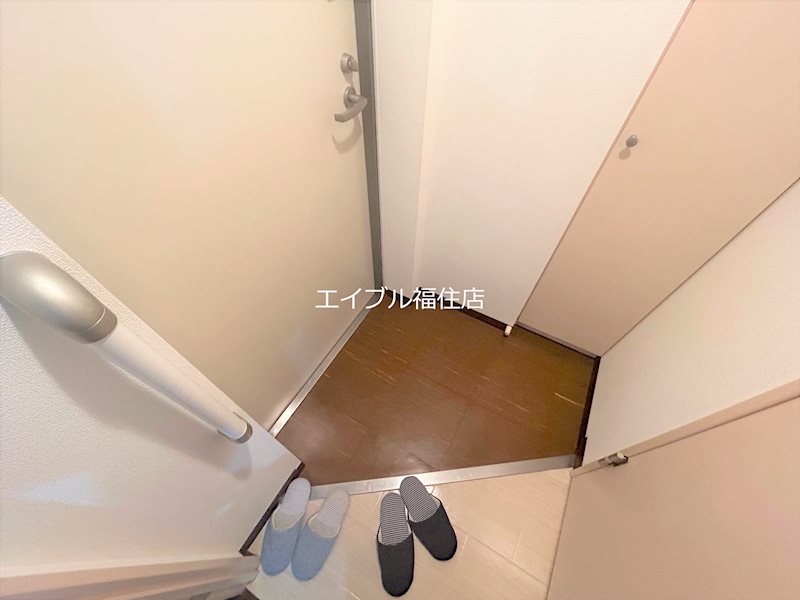 カレラ月寒中央 玄関
