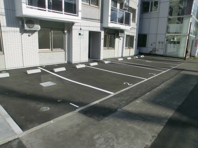 A BOND月寒東　A棟 駐車場