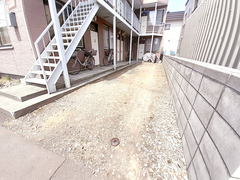コーポフロンティア 駐車場