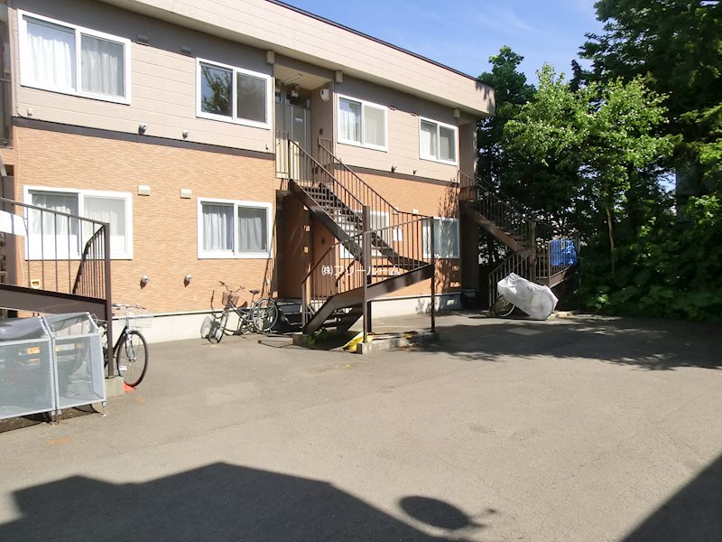 西岡コスモス 駐車場