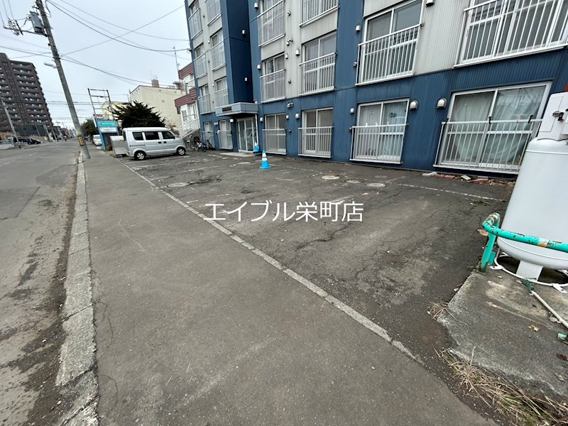 北海道札幌市東区北三十一条東１７丁目 駐車場