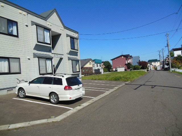 サンフォーレスト 駐車場