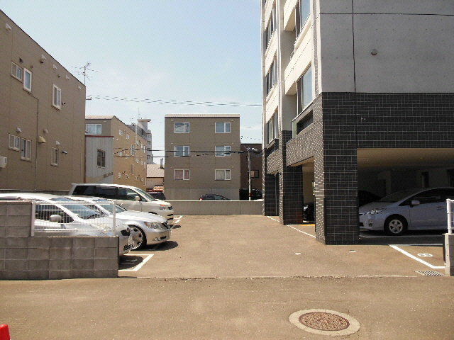 北海道札幌市東区本町二条３丁目 駐車場