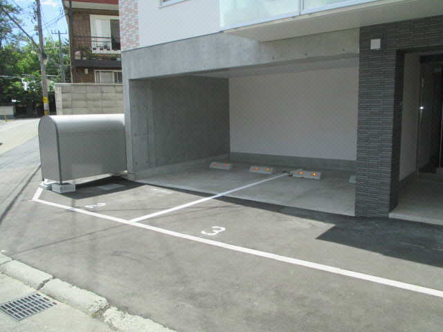 北海道札幌市東区北十一条東１２丁目 駐車場