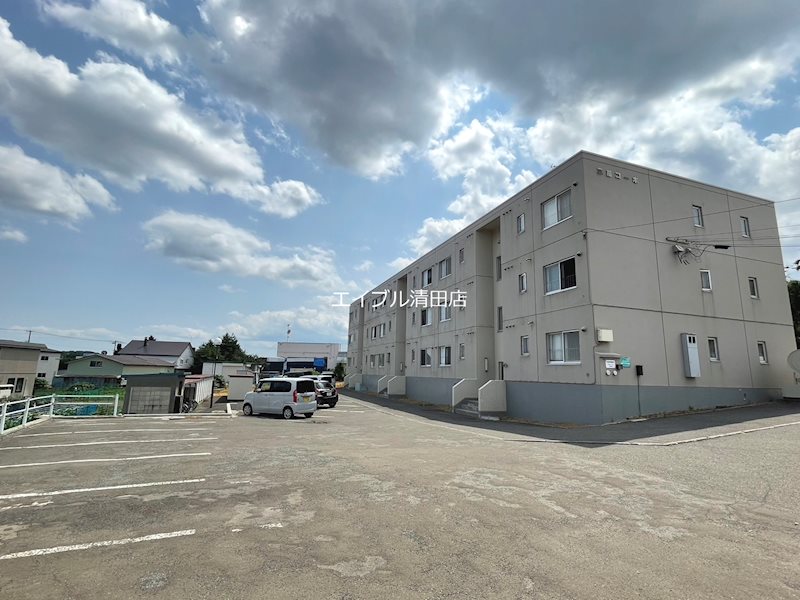 三高コーポ 駐車場