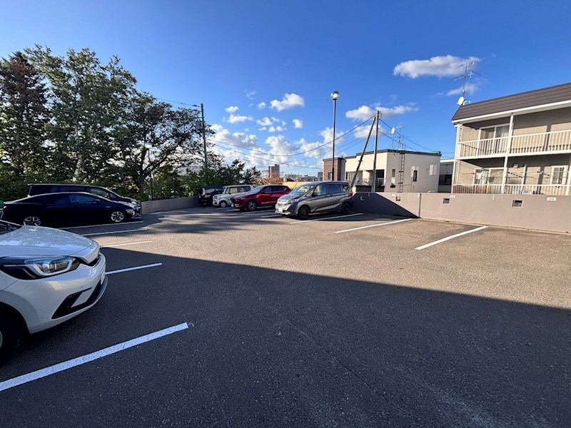 クレア西岡 駐車場