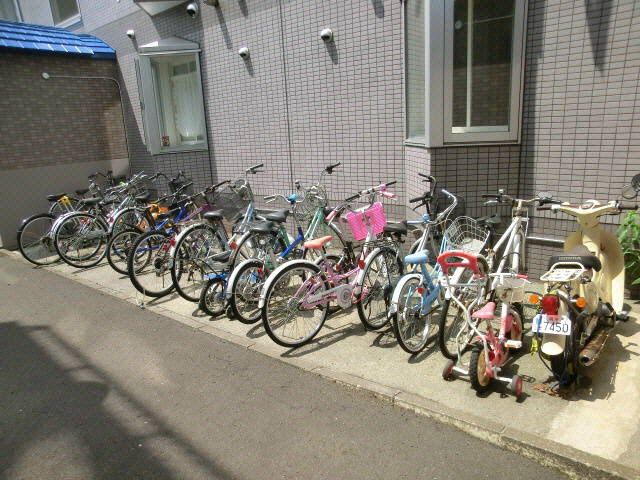 クレア西岡 その他
