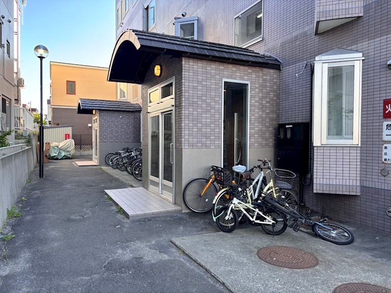 クレア西岡 エントランス