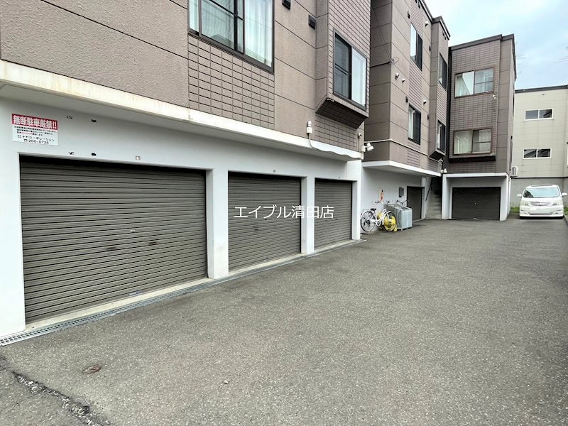 アルルカン真栄 駐車場