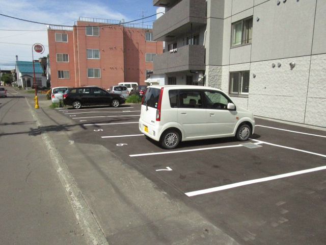 北海道札幌市東区北十条東１３丁目 駐車場