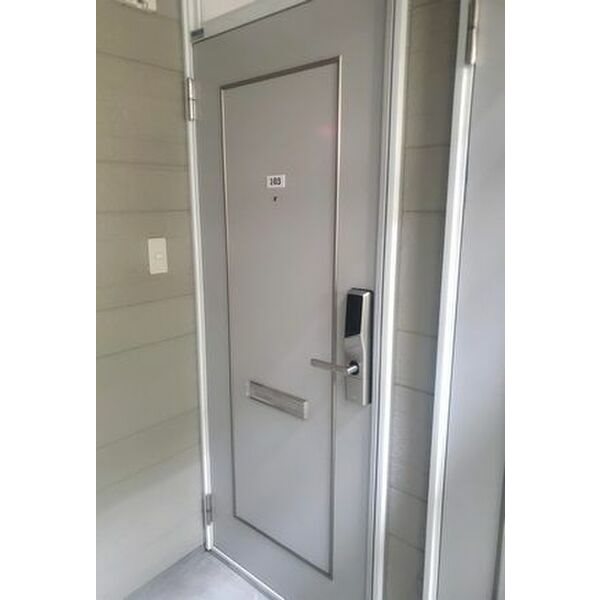 北海道札幌市東区北三十七条東１６丁目 玄関