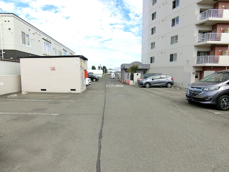 アイシティ羊ヶ丘通 駐車場