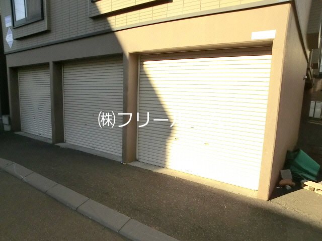 伍番館 駐車場