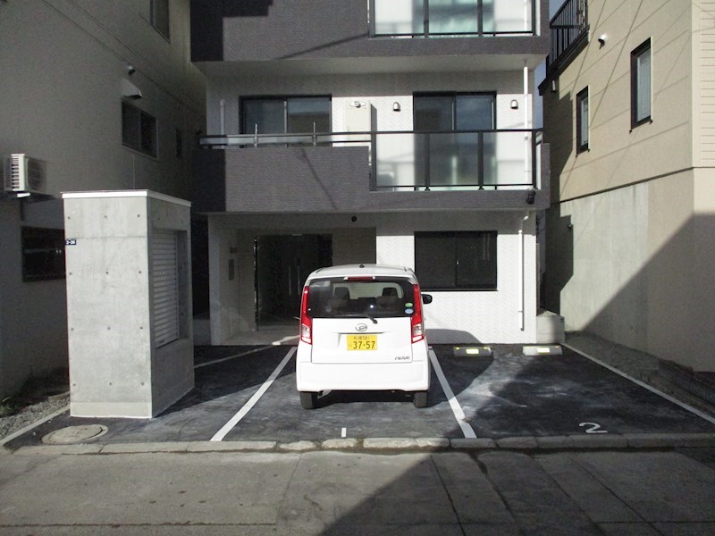 北海道札幌市東区北十三条東１２丁目 駐車場