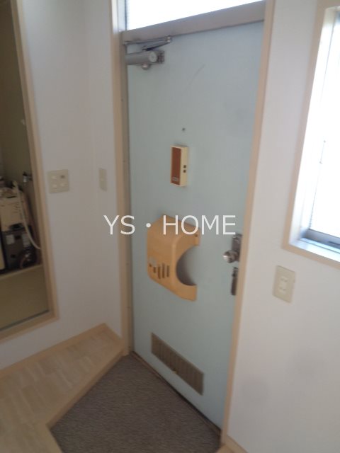 ドムス新間 玄関