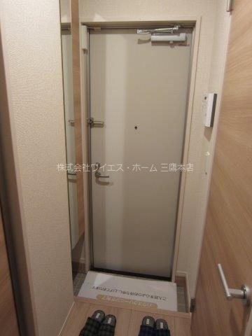 サン・ルミエールB 玄関