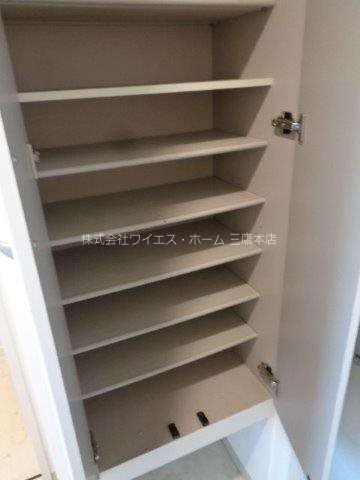グランジャルダン三鷹　　 玄関