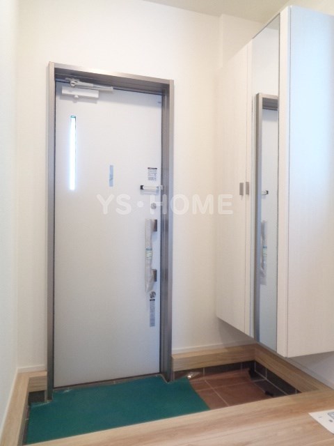 杉並区荻窪１丁目戸建　Ａ棟 玄関