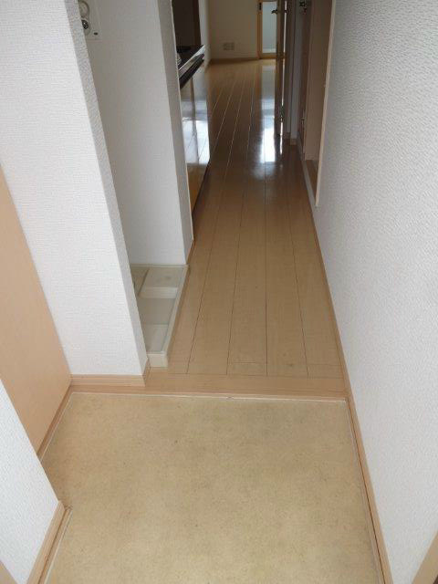 ルーチェガーデンＢ 玄関