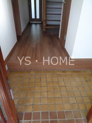 東元町２丁目貸家  玄関
