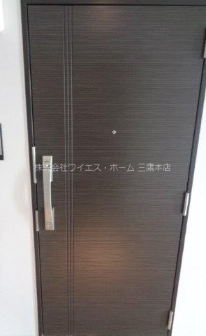 グランドレジデンス三鷹 玄関