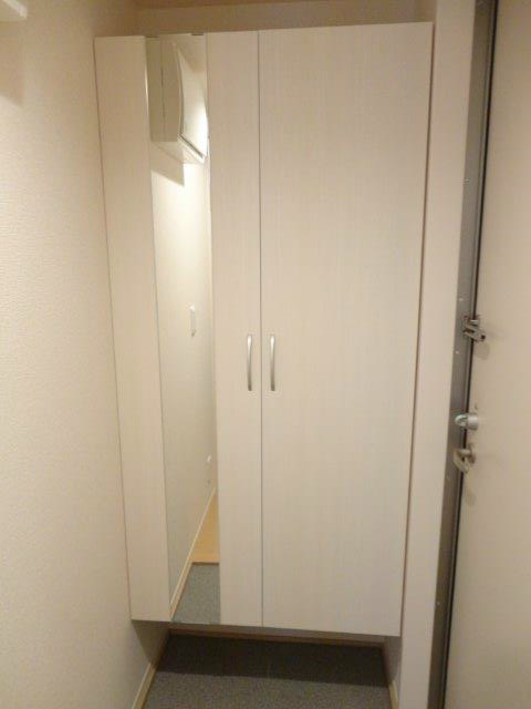 セジュールオッツＭ 玄関