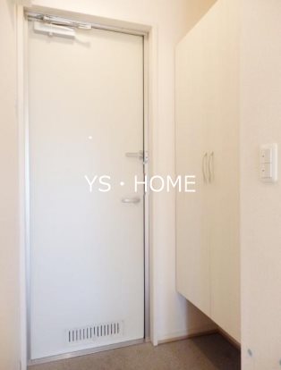 フラッツ中野 玄関
