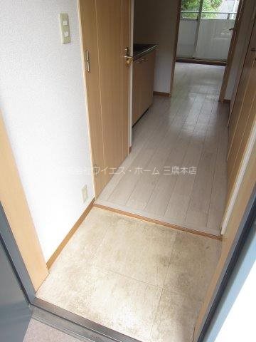 フレールかえで通り 玄関