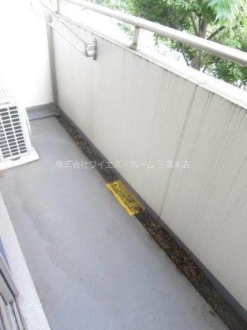 フレールかえで通り ベランダ