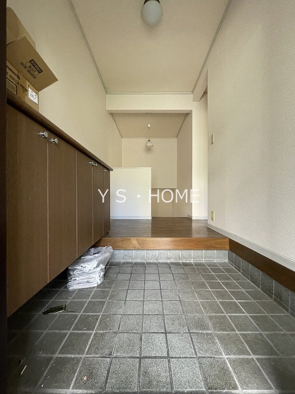メゾンシャイン 玄関
