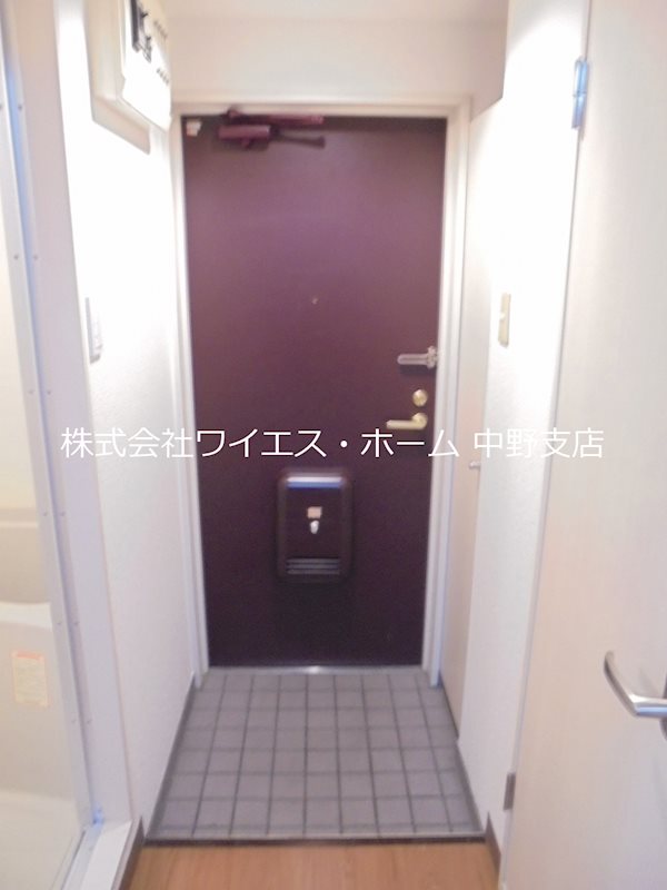 ウェンゲン上高田 玄関