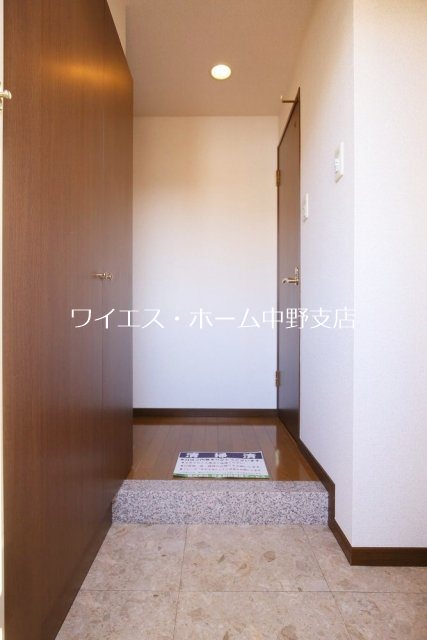 アイル方南町 玄関
