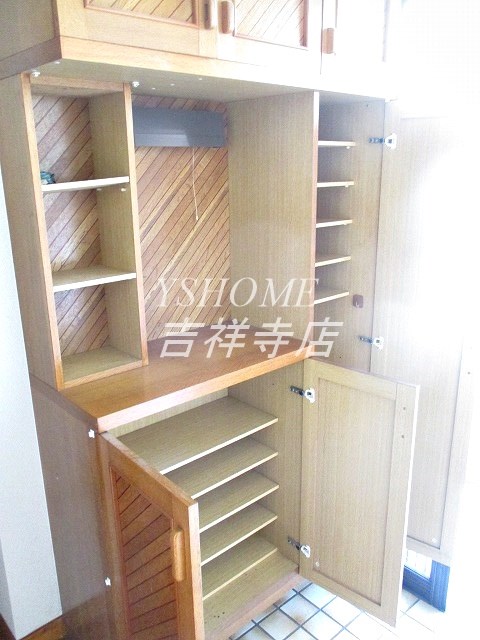 立野町貸家 玄関