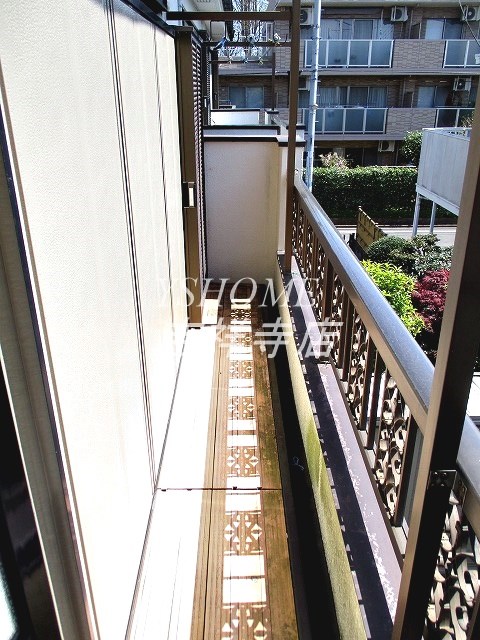 立野町貸家 ベランダ