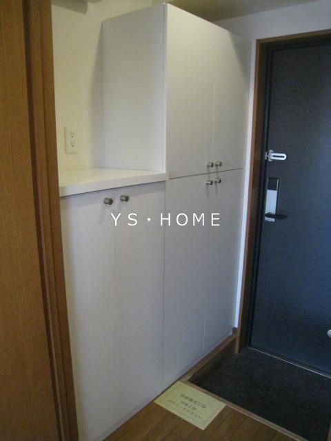ホワイトステージ 玄関