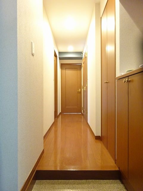 リベルタ国立 玄関