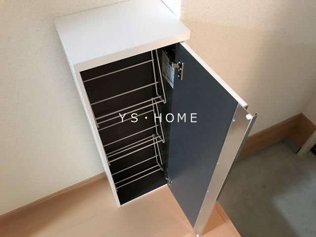 アイコート三鷹 玄関