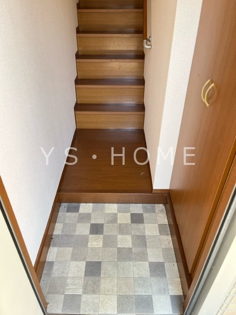 シャルメゾンA棟 玄関